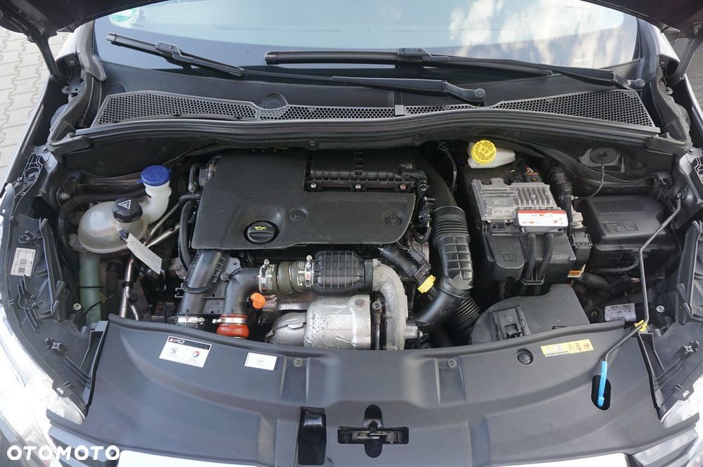 Peugeot 2008 1.6 BlueHDi Allure S&S - 26