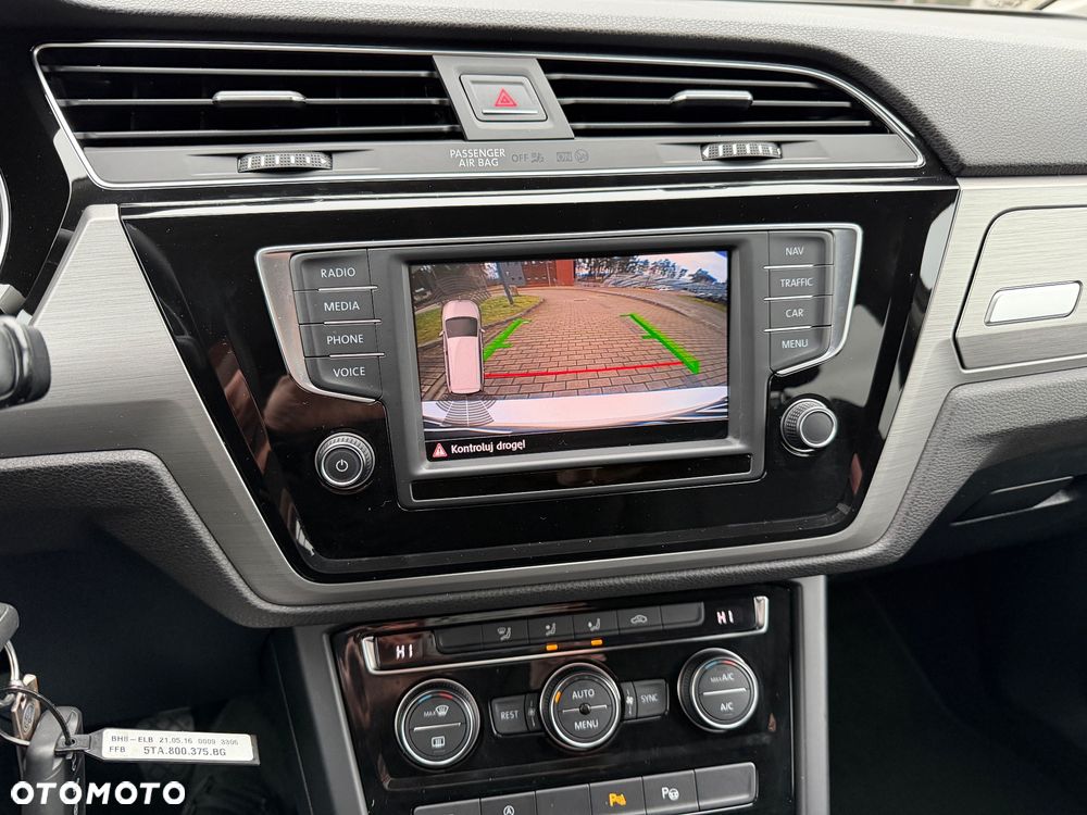 Volkswagen Touran - 28