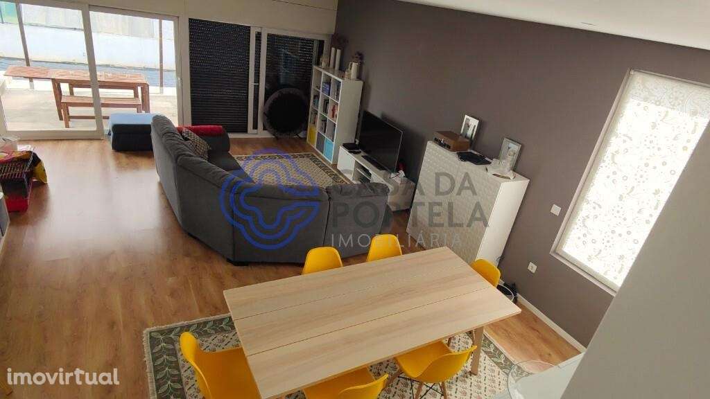 Excelente Moradia Em Geminada, com muito Espaço e Luz. - Grande imagem: 4/35