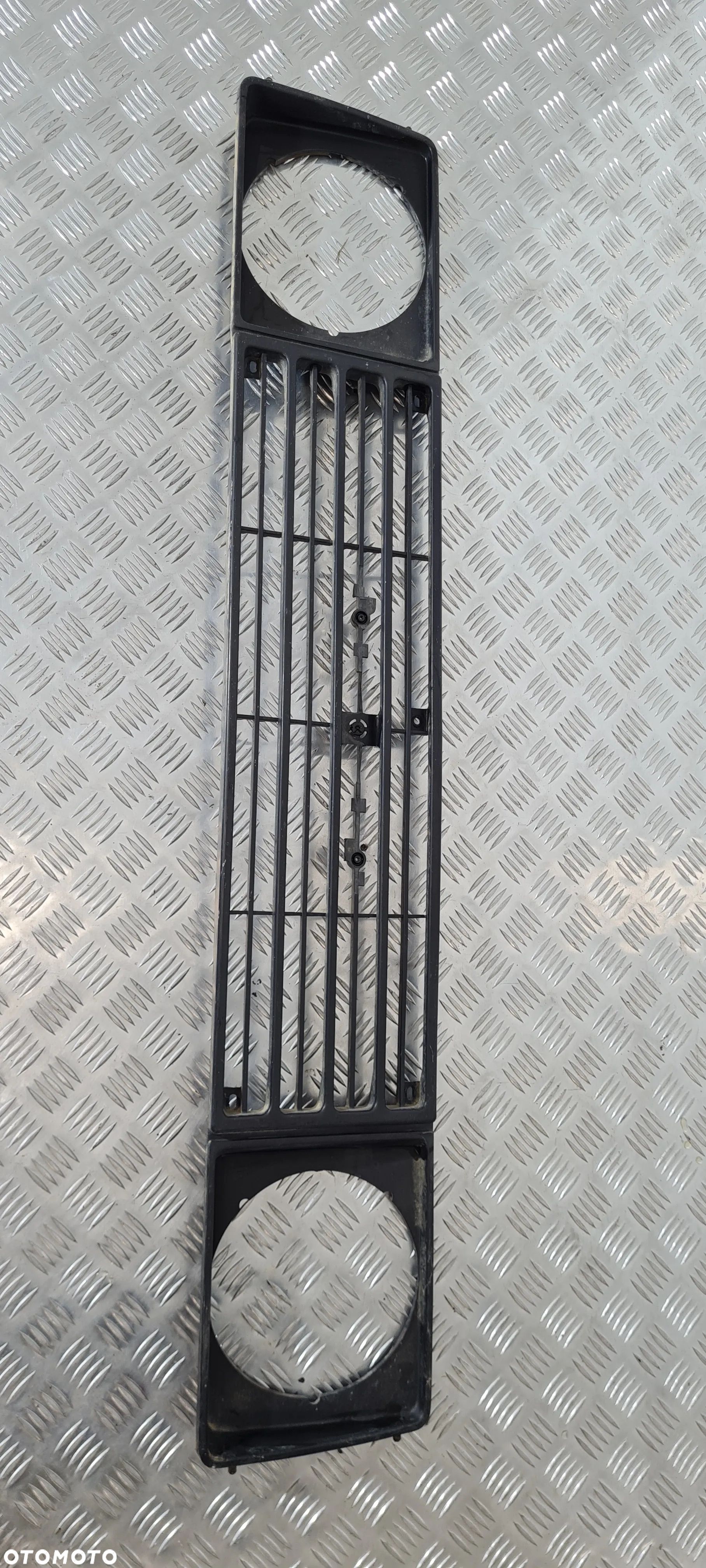 Suzuki Samurai Grill Atrapa - 1