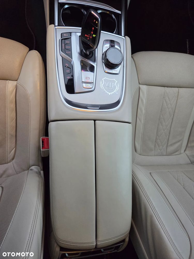 BMW Seria 7 740d xDrive - 26