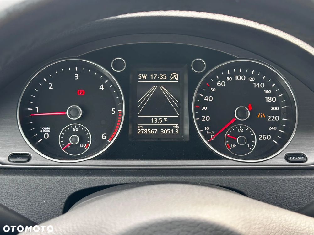 Volkswagen Passat 2.0 TDI DPF BlueMotion Technology Comfortline - 11