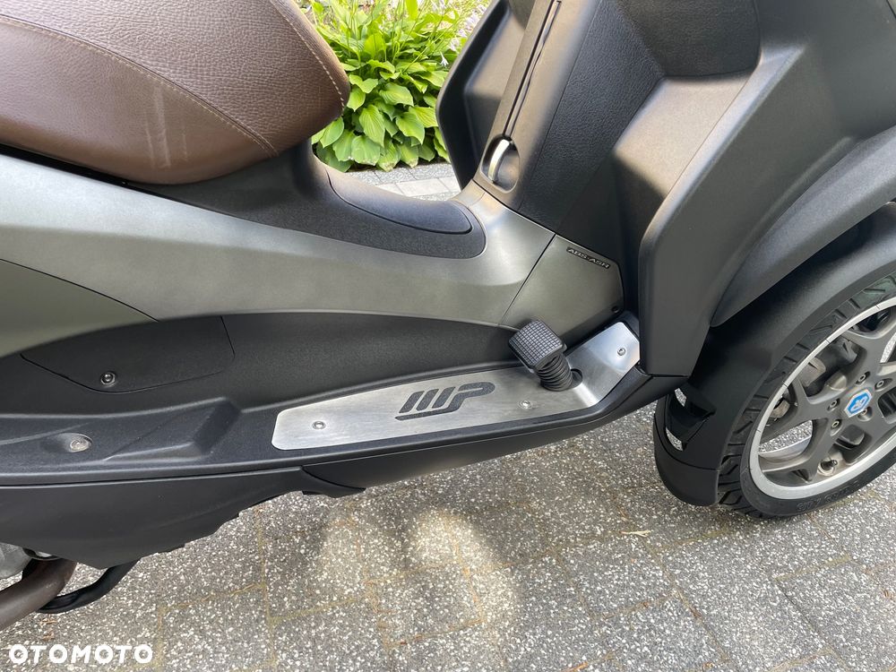 Piaggio MP-3 - 5