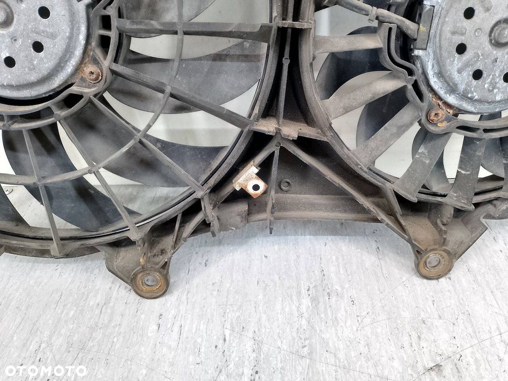 WENTYLATORY CHŁODNICY AUDI A4 B6 8E0121205M FS1223  870765G 1.6 8V - 3