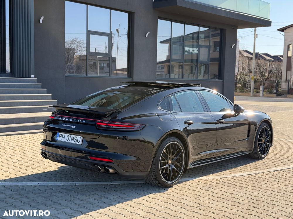 Porsche Panamera 4S - 4