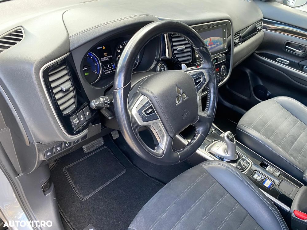 Mitsubishi Outlander - 18