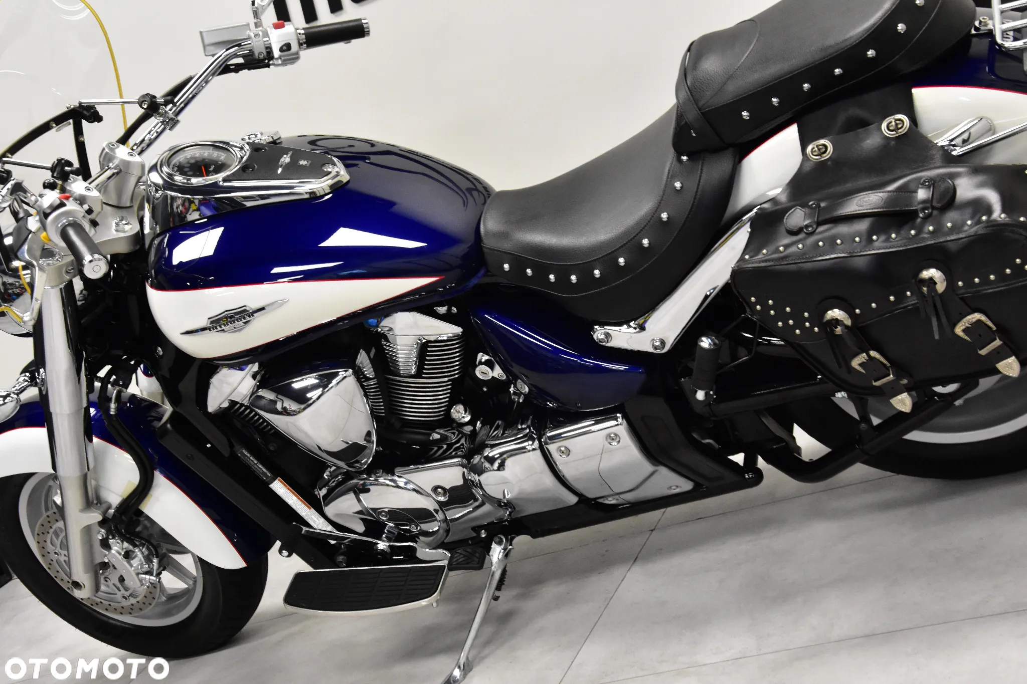 Suzuki Intruder - 12