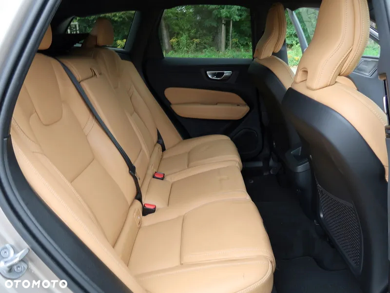 Volvo XC 60 B5 B AWD Plus Bright - 17