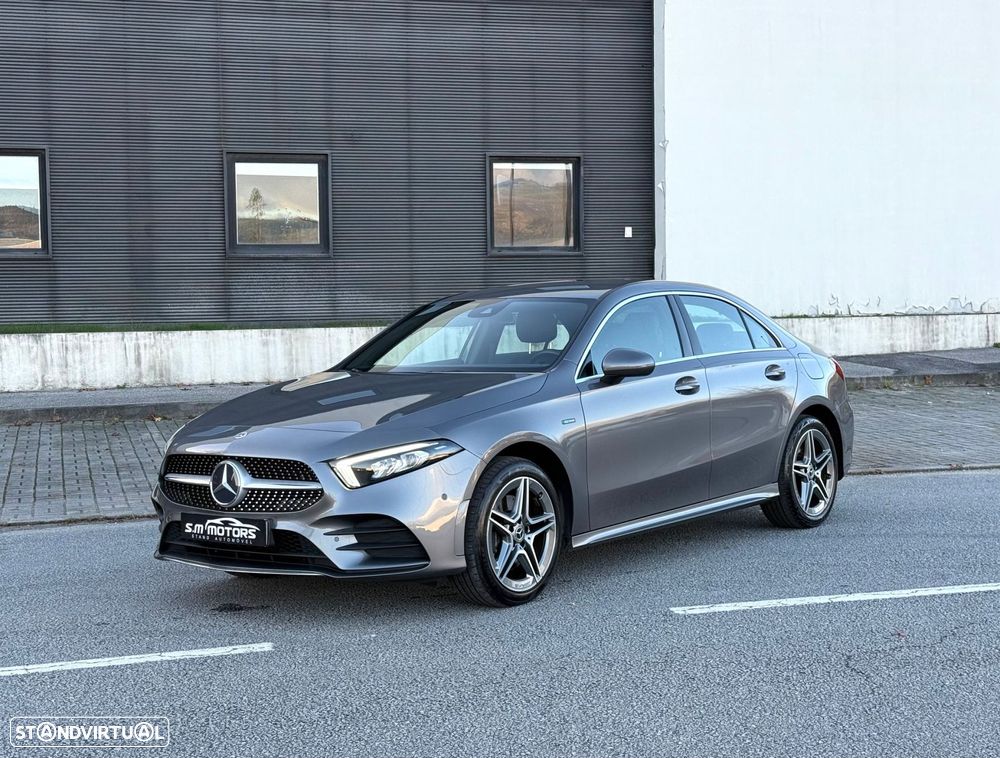 Mercedes-Benz A 250 Limousine e 8G-DCT AMG Line - 3