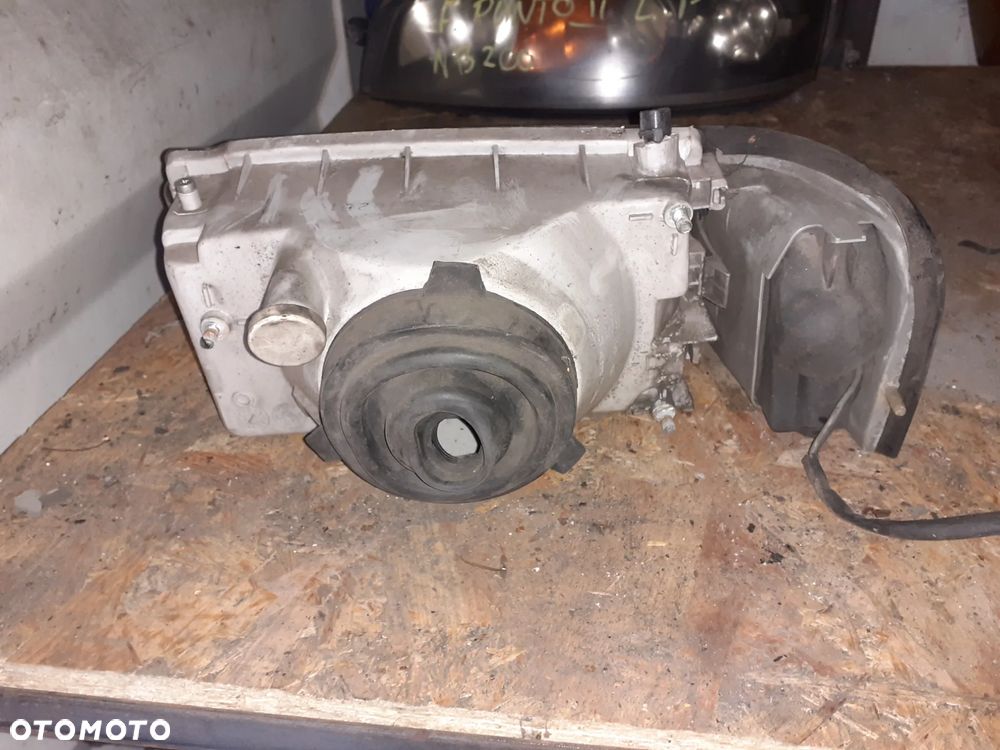 Reflektor PRAWY PRAWA LAMPA PRZÓD FIAT UNO - 2