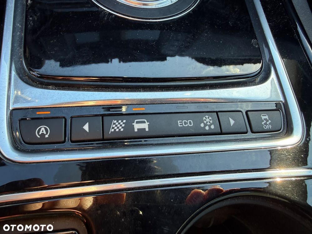 Jaguar XE 20d AWD Pure - 19