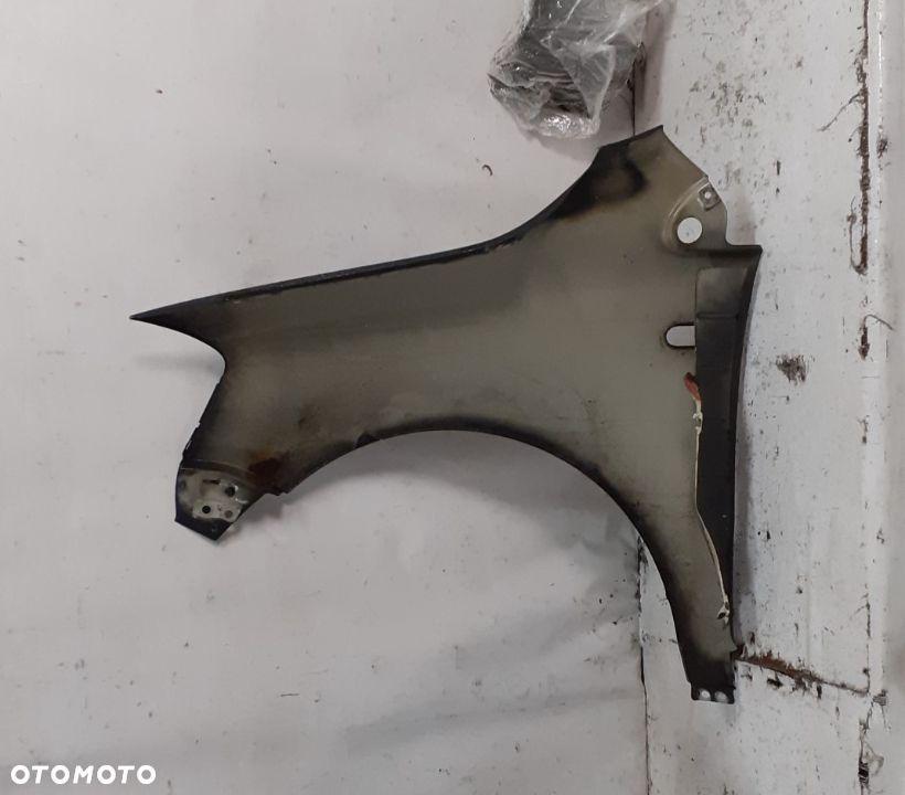 *Błotnik PRAWY   VOLKSWAGEN VW FOX LI7F CZARNY - 4