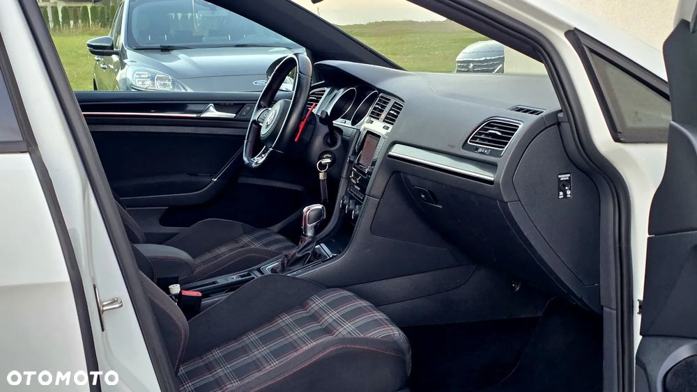 Volkswagen Golf 2.0 TSI BMT GTI DSG - 25