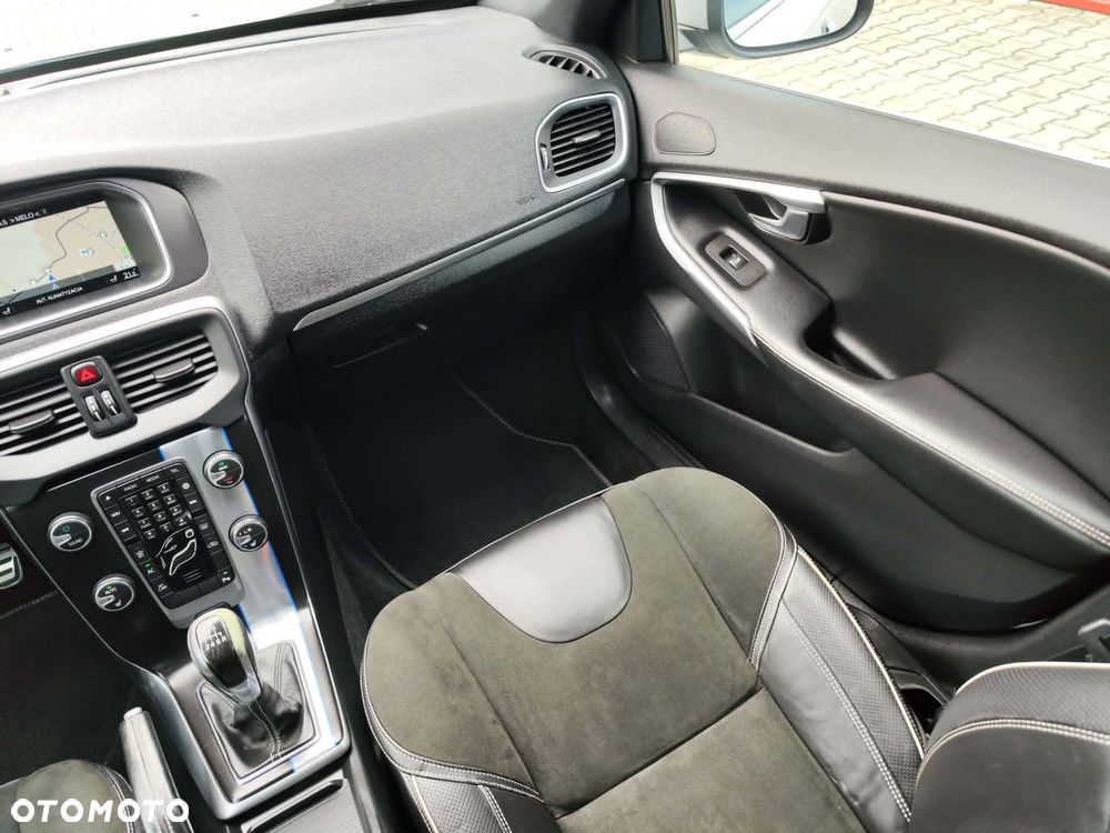Volvo V40 D2 Drive-E R-Design Momentum - 23