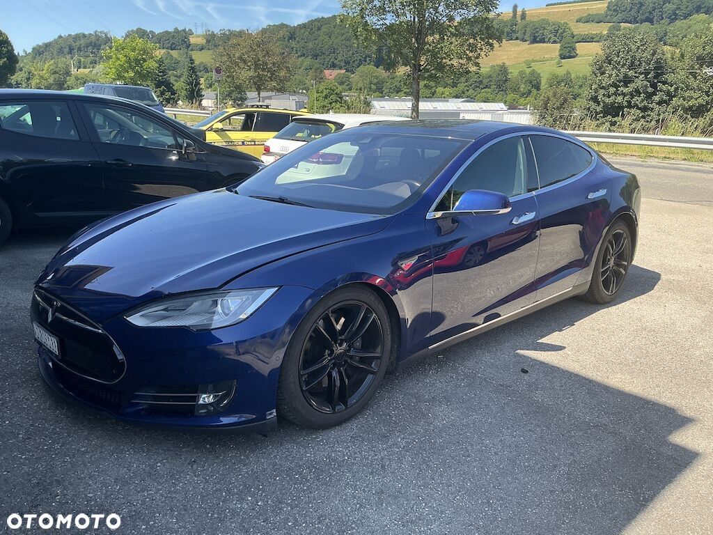 Tesla Model S 85 D - 1