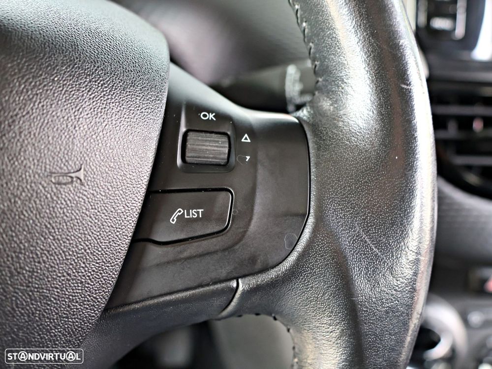 Peugeot 208 1.6 BlueHDi Style - 45