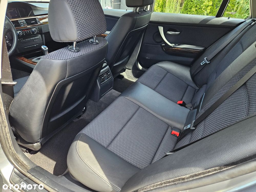 BMW Seria 3 320i Edition Exclusive - 11