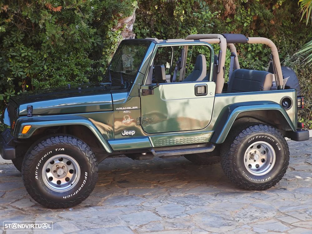 Jeep Wrangler - 10