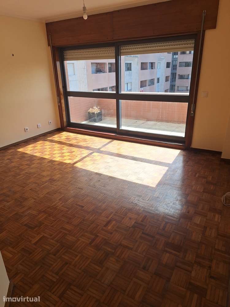 T2 com Terraço, Garagem e arrecadação em Vila Nova de Gaia - Grande imagem: 5/18