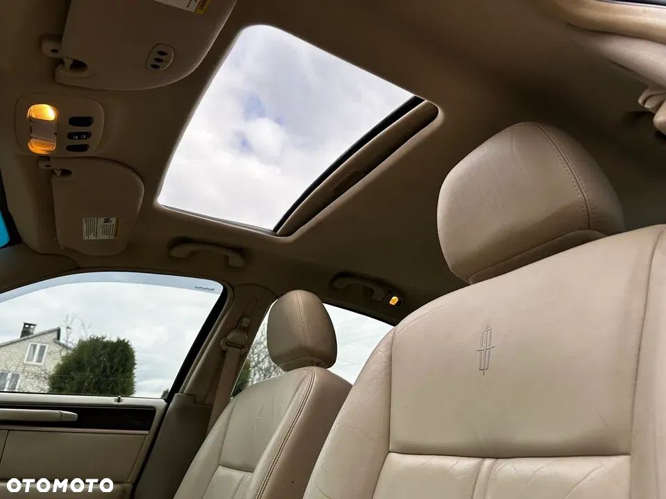 Lincoln Town Car - 24