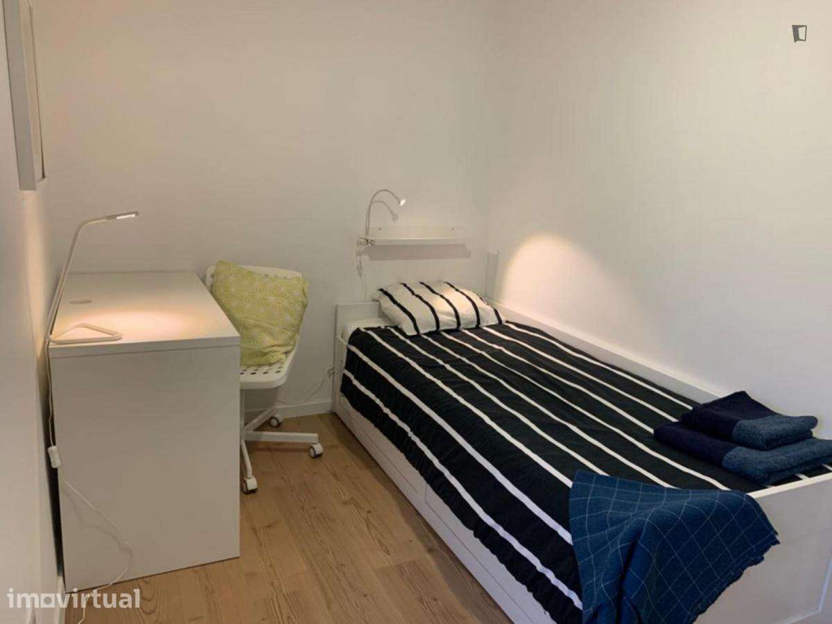 Quarto - localizado em Setubal - Grande imagem: 5/9