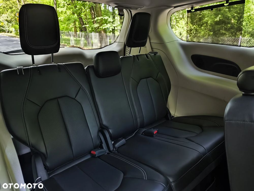 Chrysler Pacifica - 14
