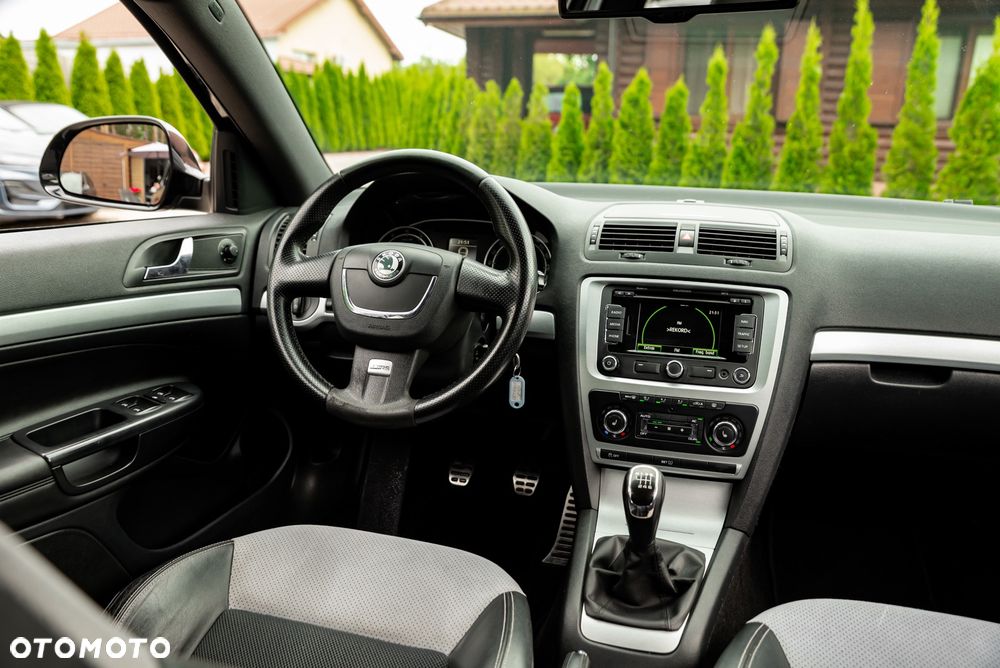 Skoda Octavia 2.0 TSI RS - 29
