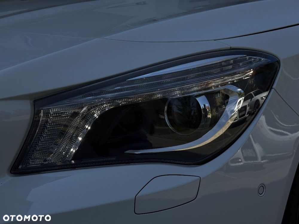 Mercedes-Benz CLA 180 Urban - 36
