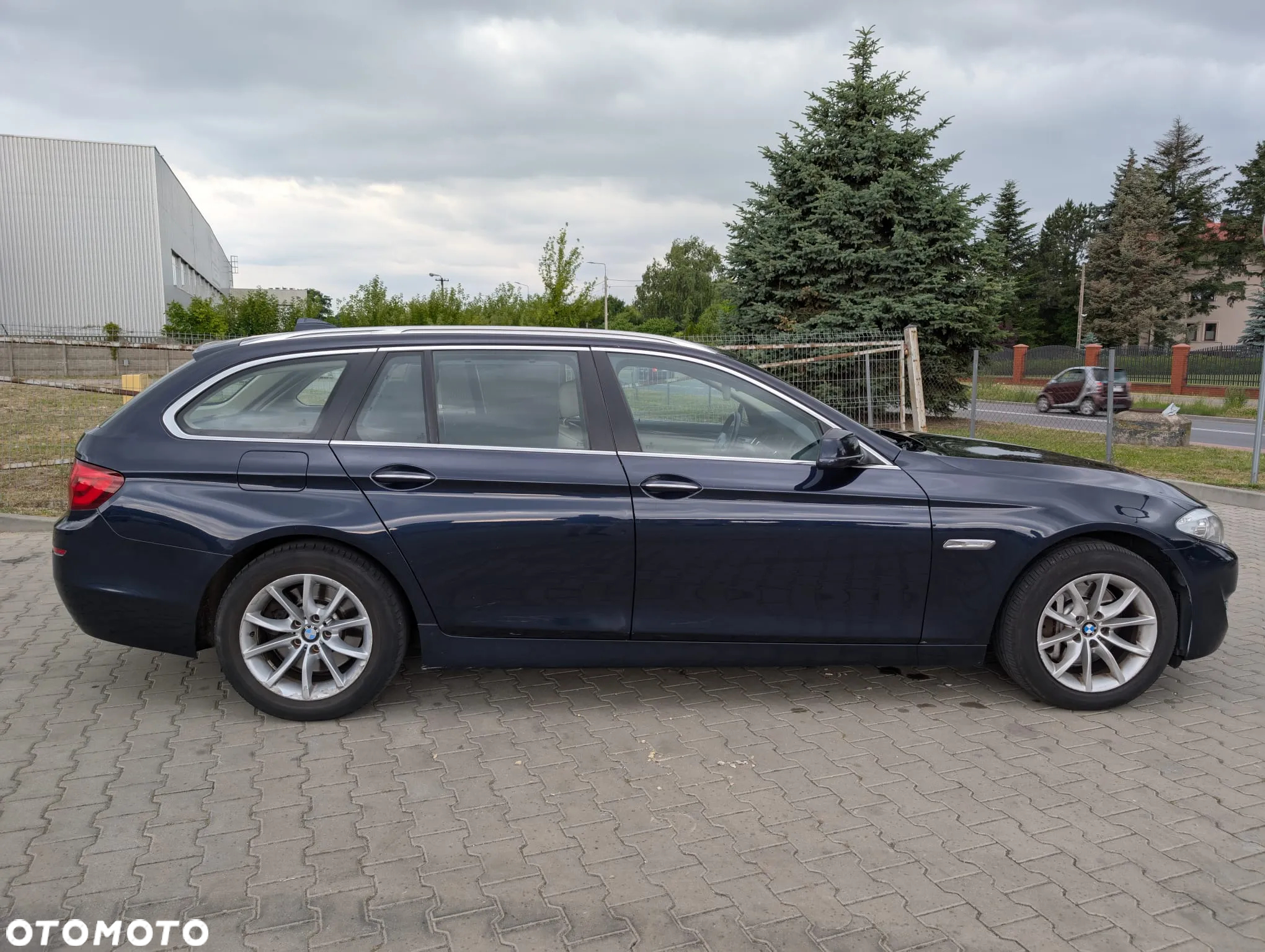 BMW Seria 5 530d xDrive Touring - 3