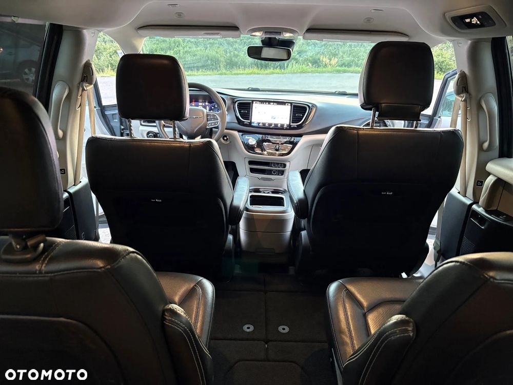Chrysler Pacifica - 15