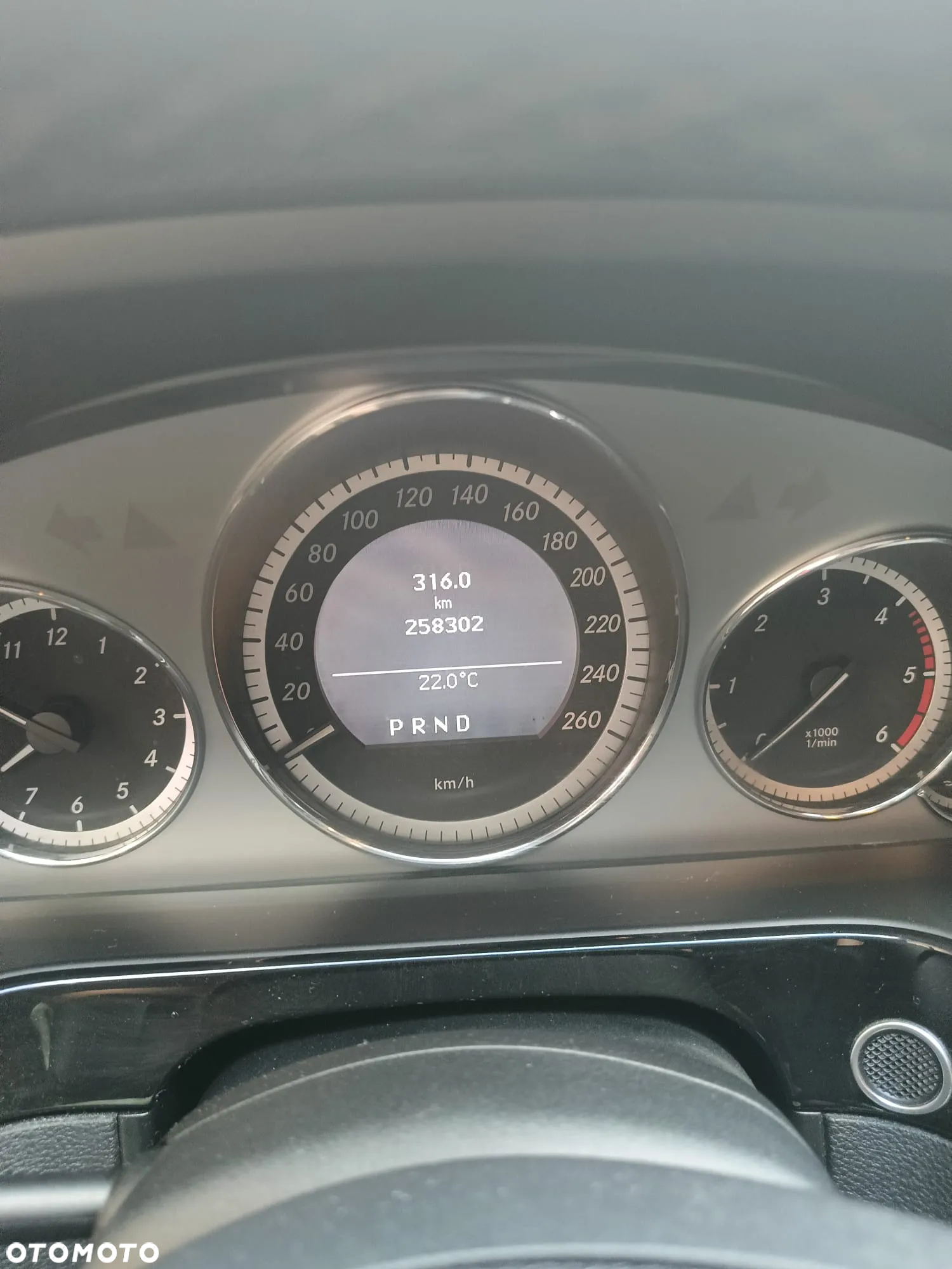 Mercedes-Benz Klasa E 220 CDI BlueEff Avantgarde - 11