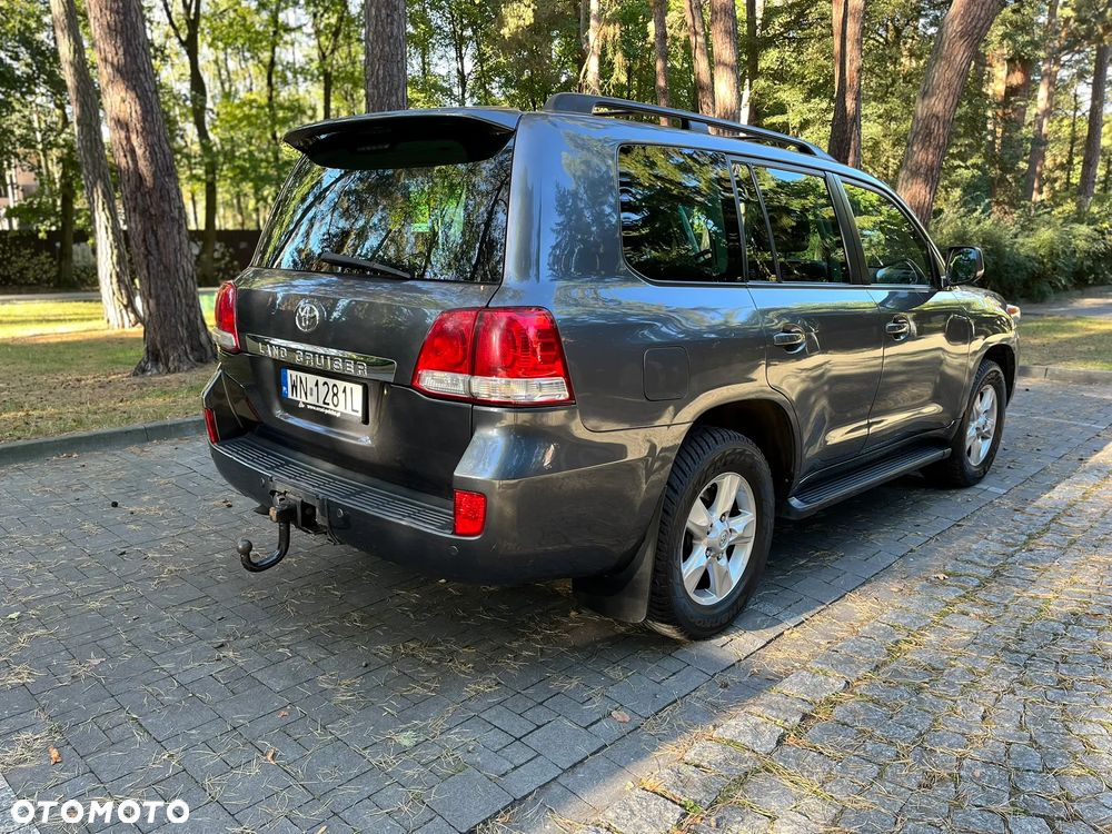 Toyota Land Cruiser - 11
