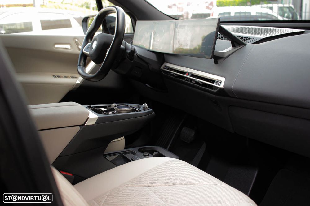 BMW iX xDrive40 - 7