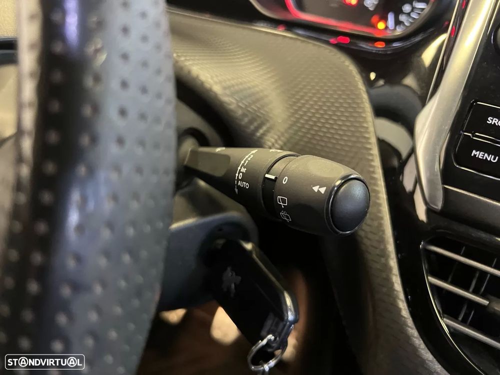 Peugeot 2008 1.2 PureTech GT Line - 51