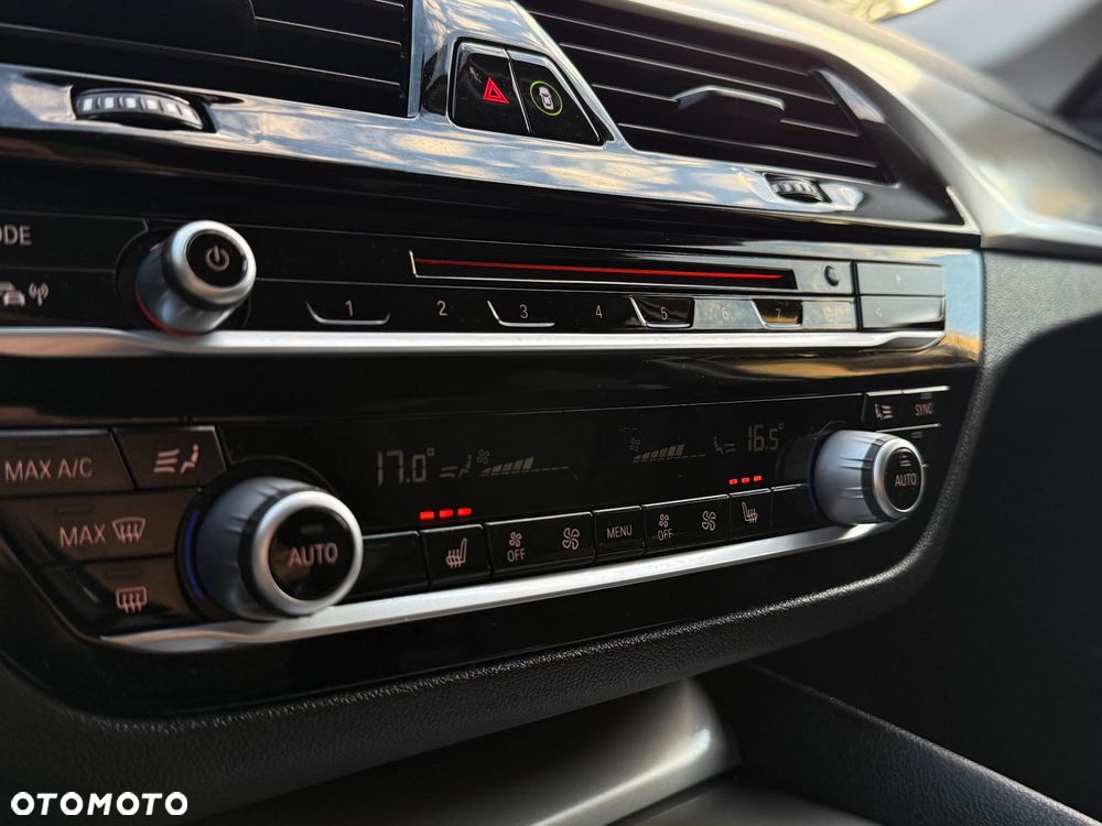BMW Seria 5 525d Sport Line - 28