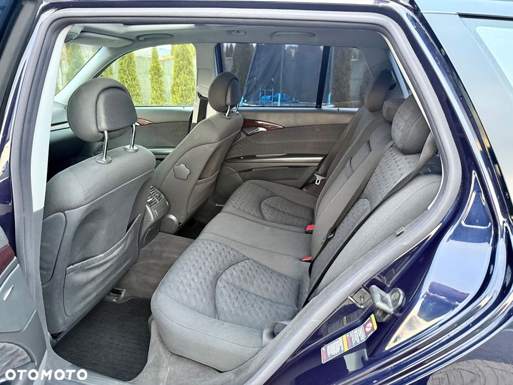 Mercedes-Benz Klasa E 240 T Classic - 18