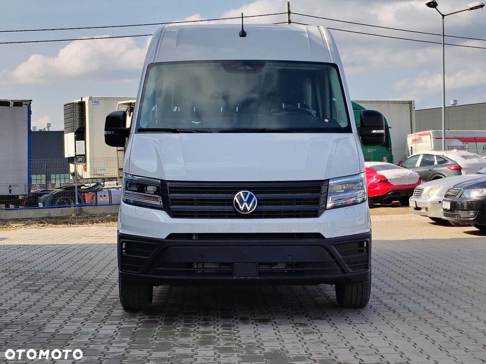 Volkswagen Crafter Crafter 35 Furgon z wysokim dachem silnik: 2,0 l EURO VI SCR 163 KM / skrzynia biegów: Przedni napęd automatyczna 8-biegowa rozstaw osi: 4490 mm - 2