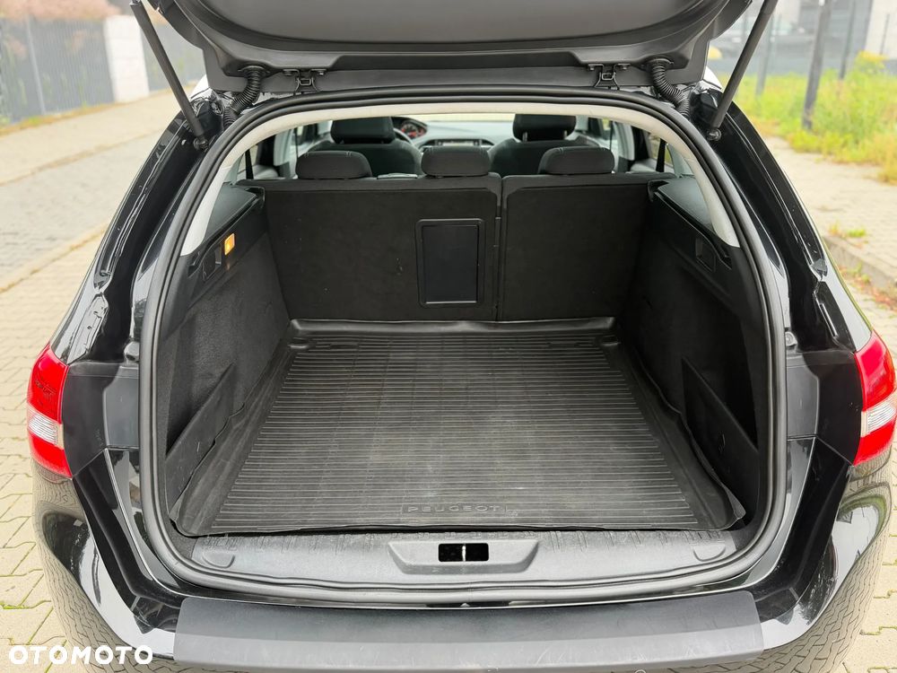 Peugeot 308 1.5 BlueHDi Allure S&S - 26