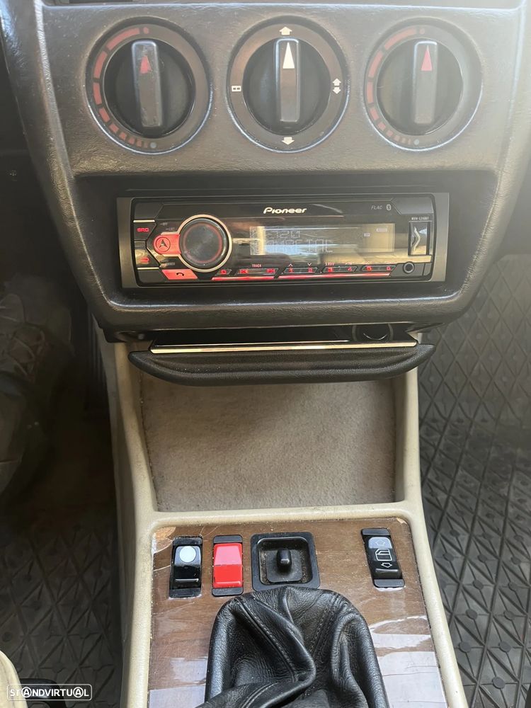 Mercedes-Benz 190 D 2.0 - 13