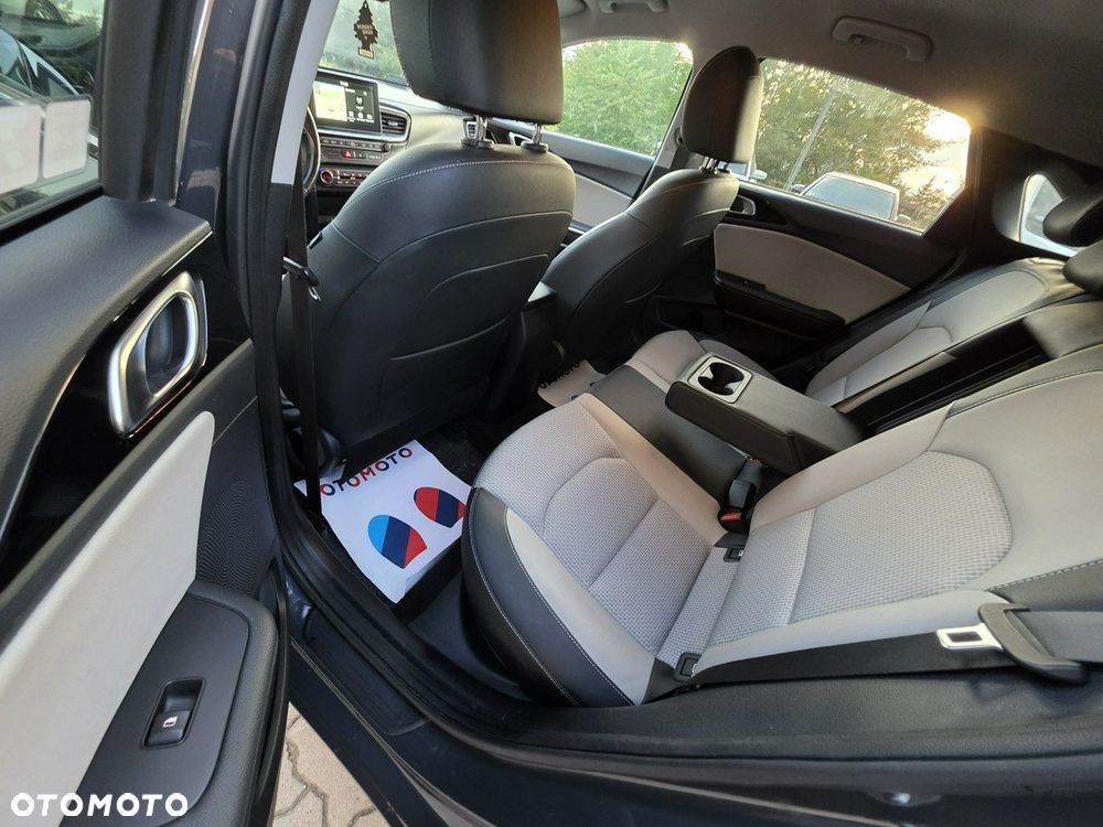 Kia Ceed - 10