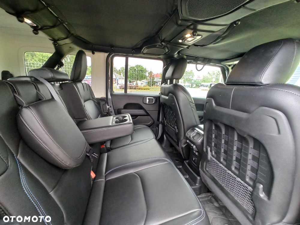 Jeep Wrangler - 11