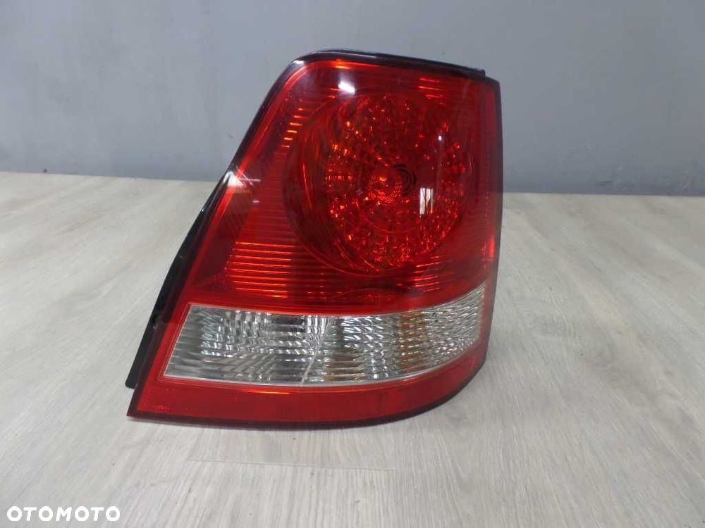 KIA SORENTO 02-09 LAMPA TYL PRAWA - 1