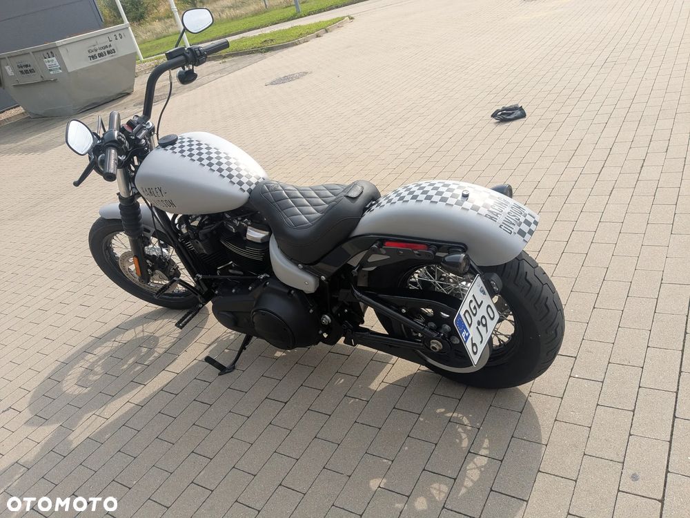 Harley-Davidson Softail Street Bob - 13