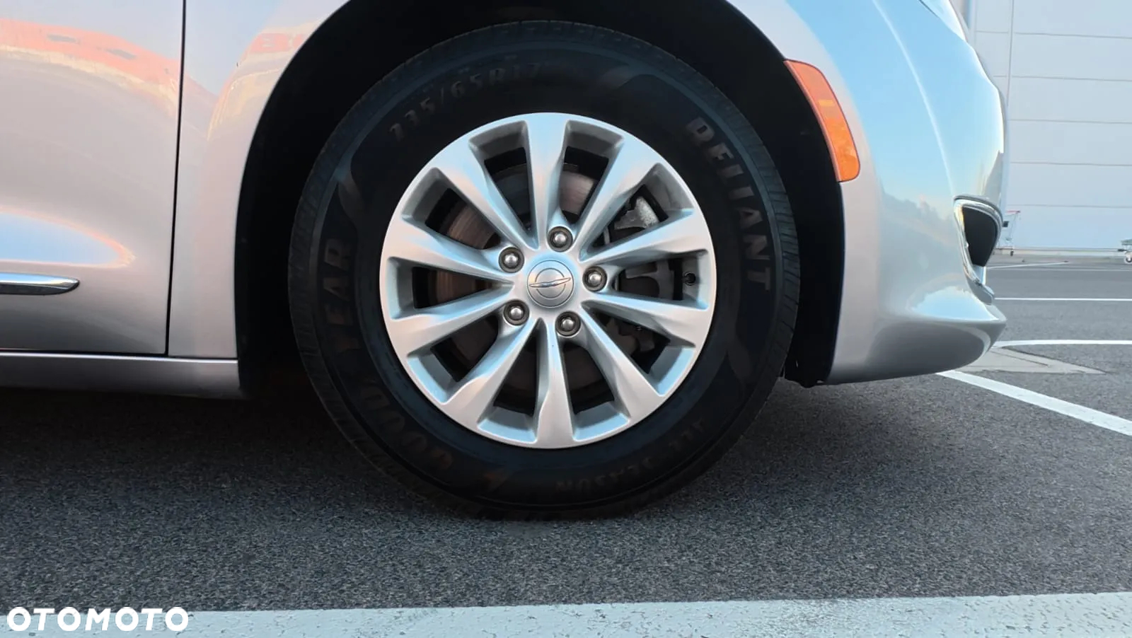 Chrysler Pacifica - 12