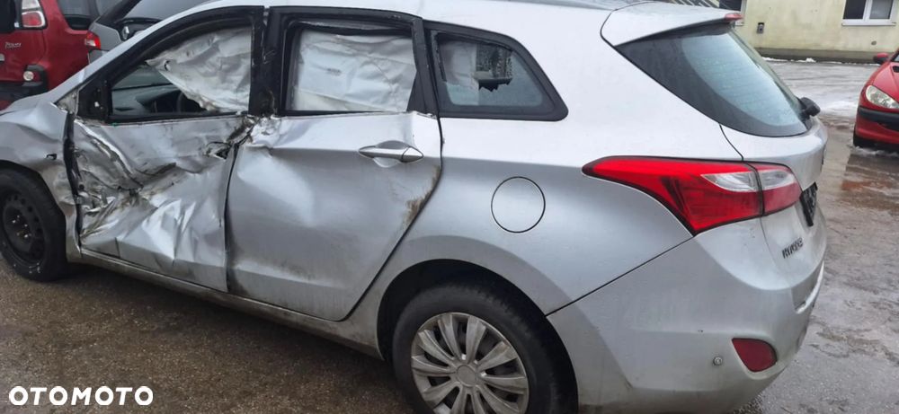 HYUNDAI I30 II kombi lampa lewy tył w błotnik - 1