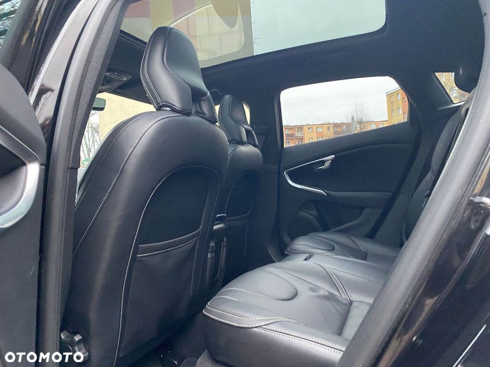 Volvo V40 D3 Geartronic RDesign - 4