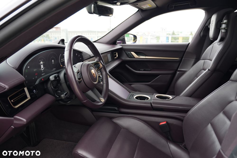 Porsche Taycan 4S Performance Plus - 24