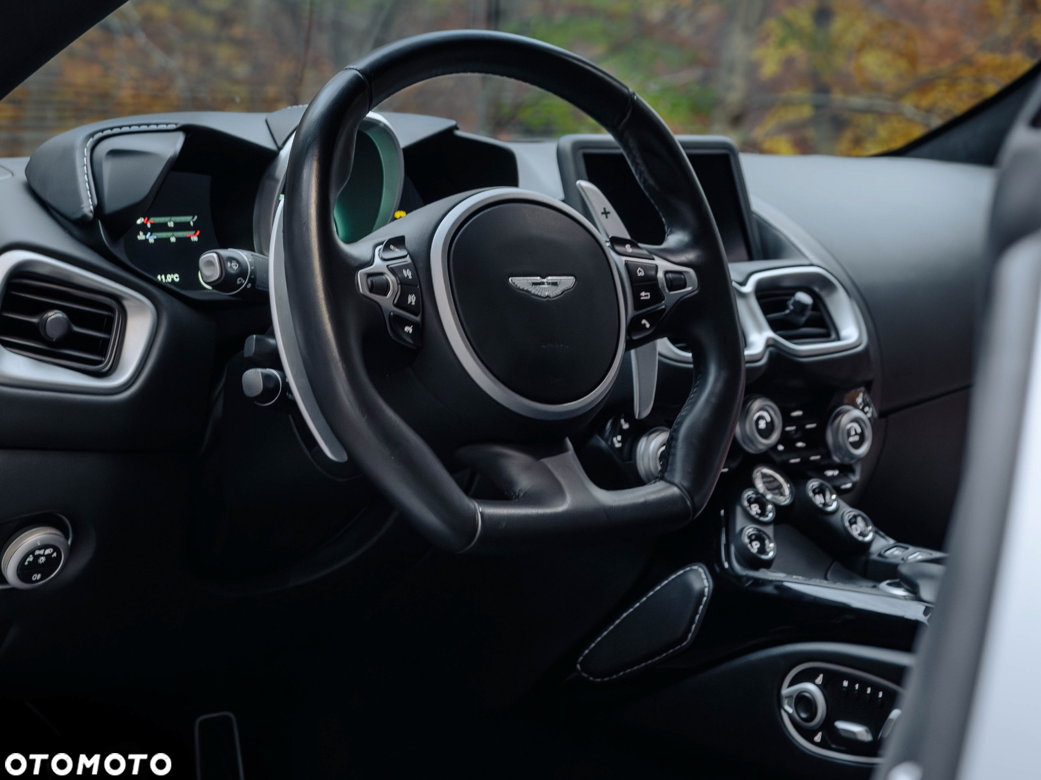 Aston Martin Vantage - 27