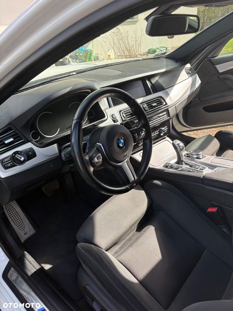 BMW Seria 5 525d xDrive - 10