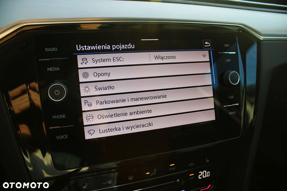 Volkswagen Passat Variant 2.0 TDI SCR Elegance DSG - 24